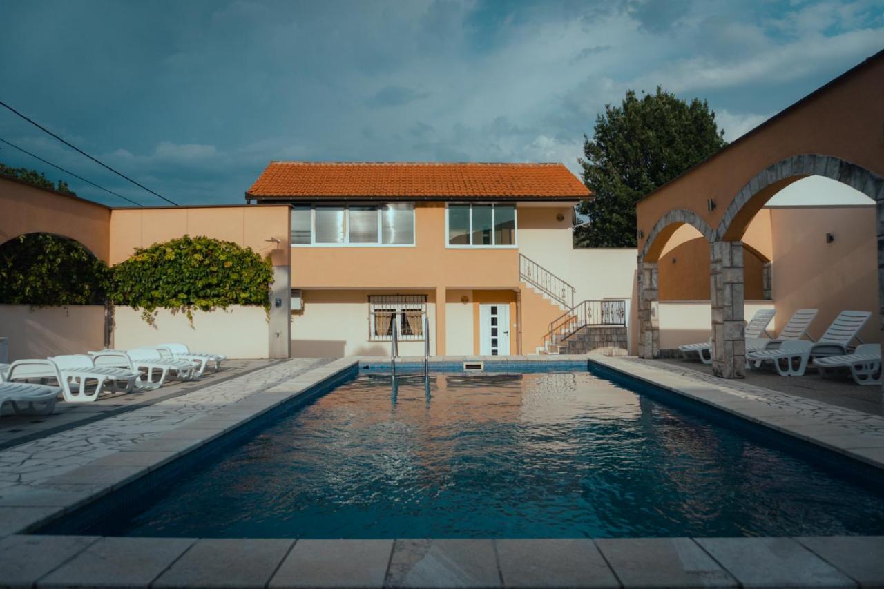 Holiday Home Rozic - Villa With Private Seasonal Heated Pool Mostar Exterior photo