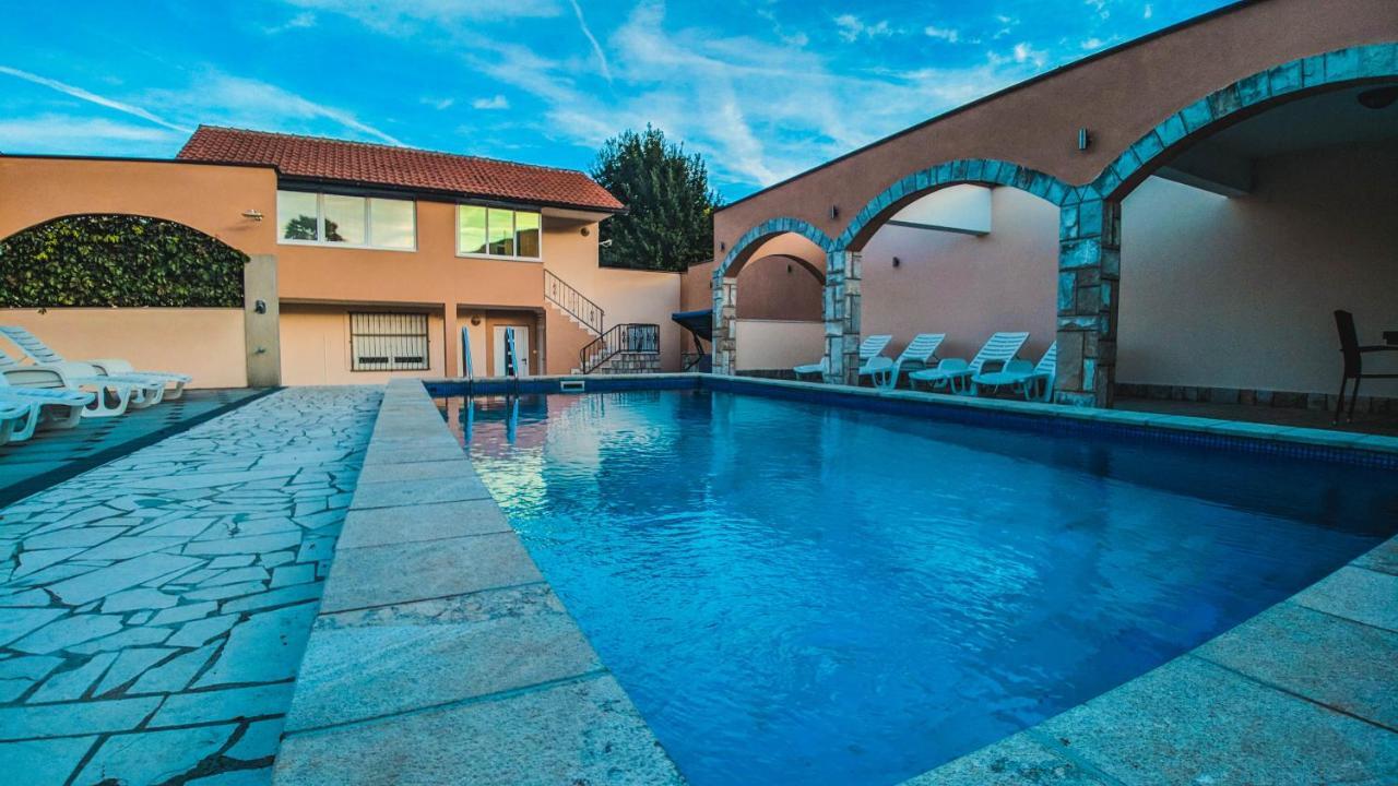 Holiday Home Rozic - Villa With Private Seasonal Heated Pool Mostar Exterior photo